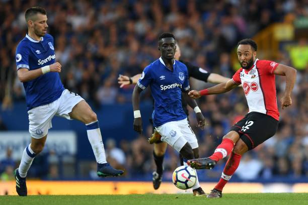 凭借自己敏 凭借自己敏